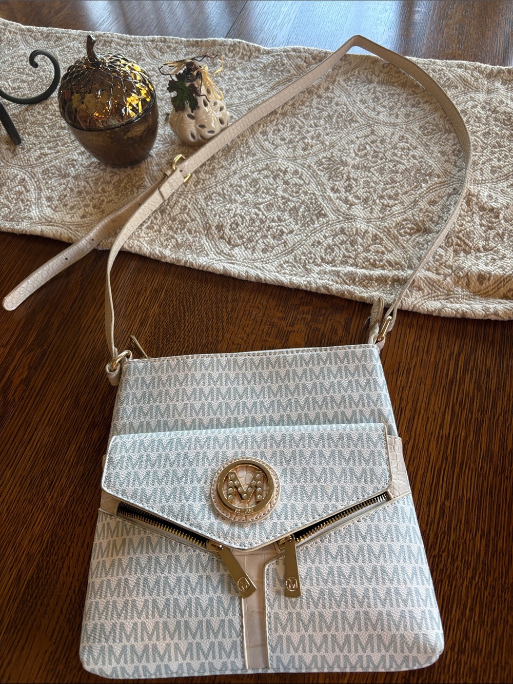 Like New Michael Kors Cream & Gray Crossbody Bag.